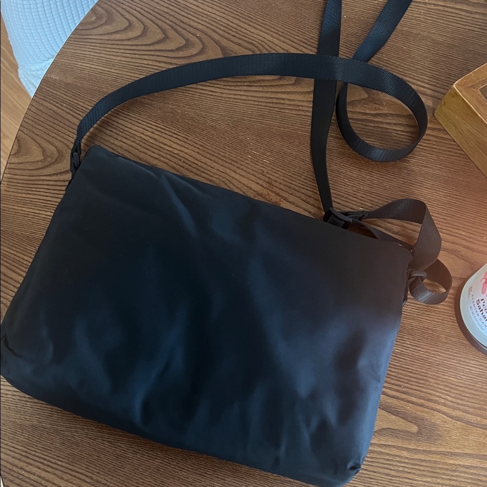 lululemon athletica Midnight Black Men's Messenger Bag